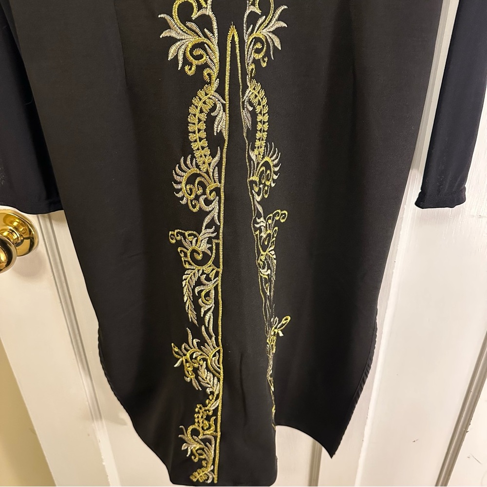 Elegant Black and Gold Long Sleeve Dress - Picture 4 of 10